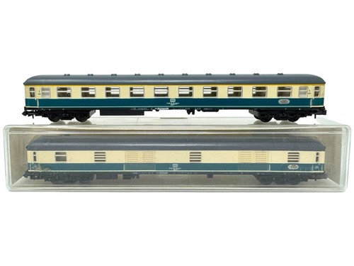 Minitrix personenwagen - 2x,